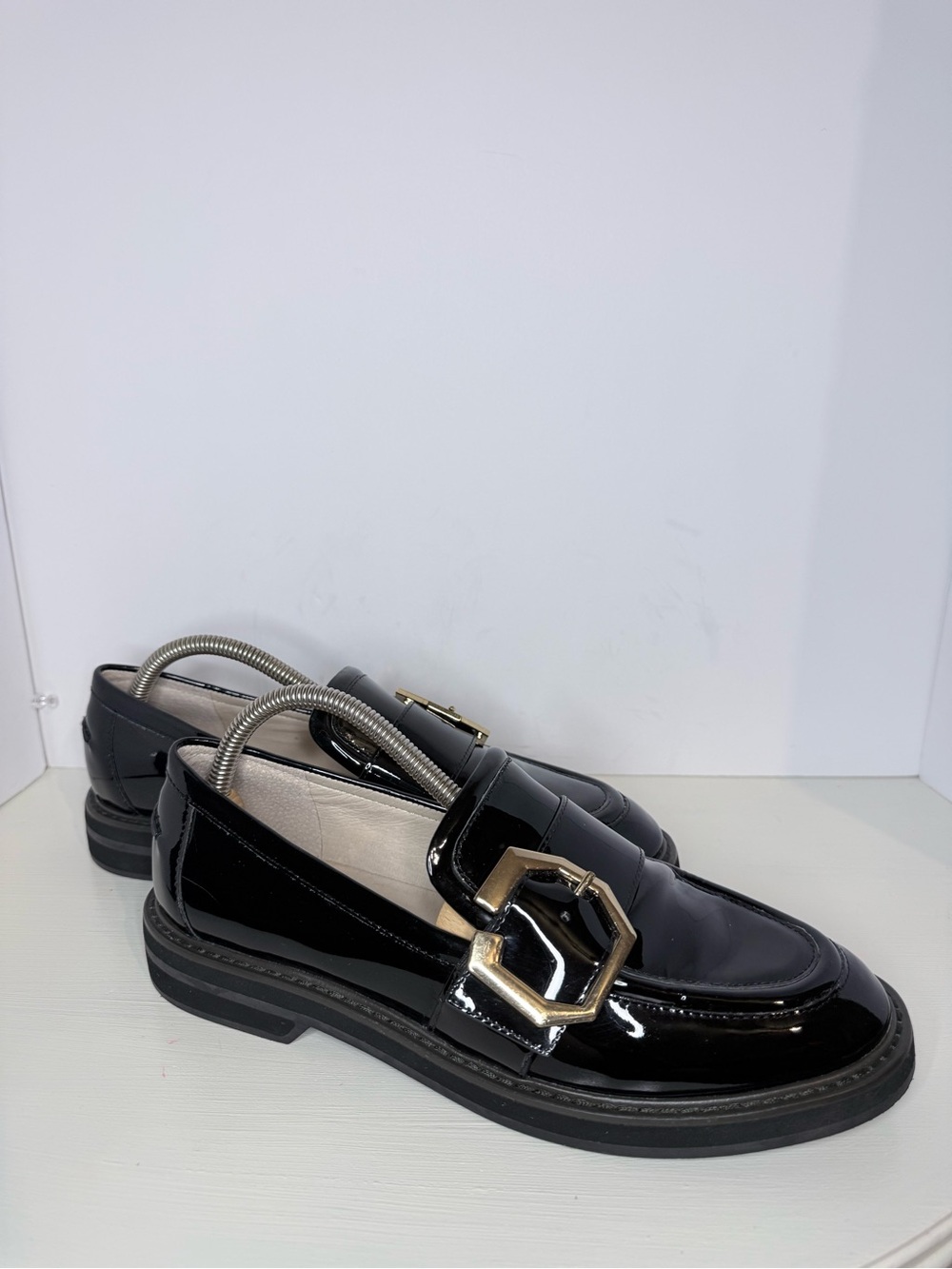 Louise et Cie Black Patent Gold Buckle Loafers 9.5 M